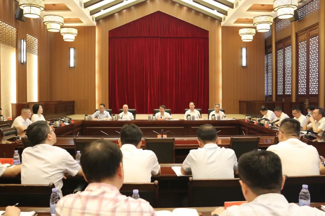 区委常委会召开会议 传达学习贯彻习近平总书记重要讲话重要指示重要回信精神