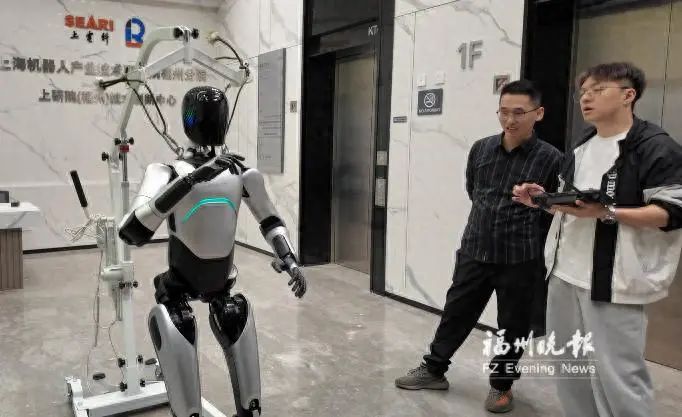 惊呆！医疗机器人如何在长乐 “备考上岗”？记者带你揭秘→
