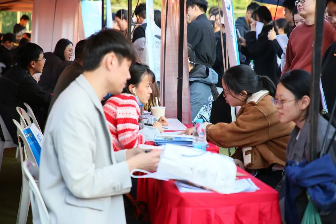 7500个岗位+AI求职神器！这场招聘会buff叠满→