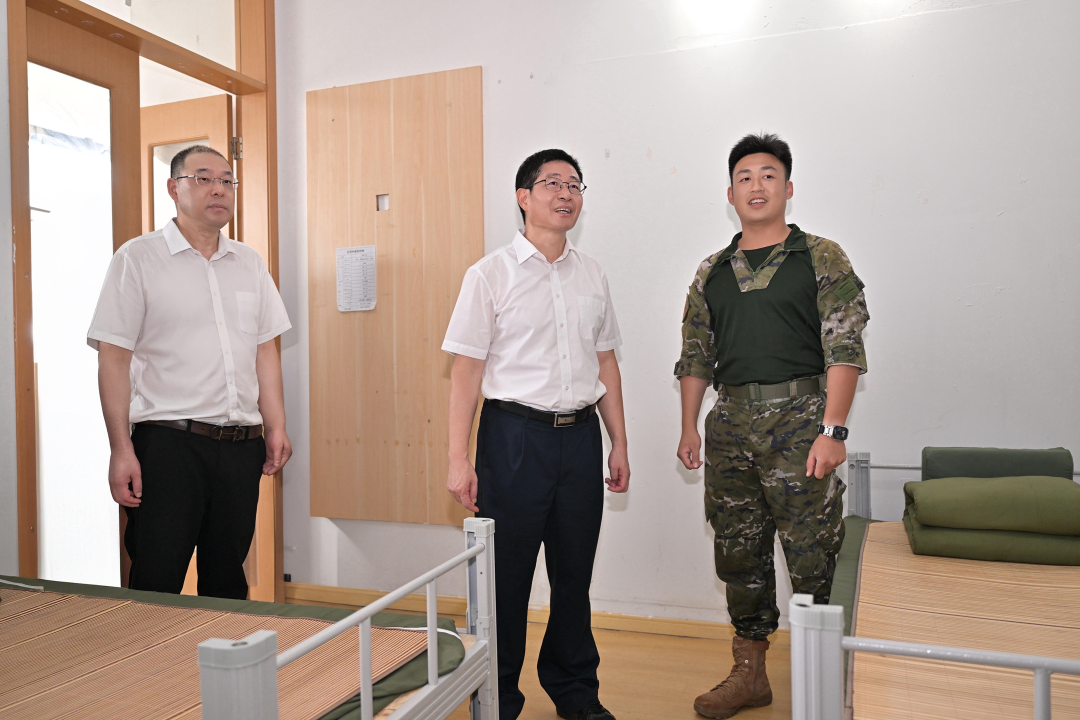 兰文赴金峰镇现场督导检查安全生产工作暨开展“护河爱水、清洁家园”活动