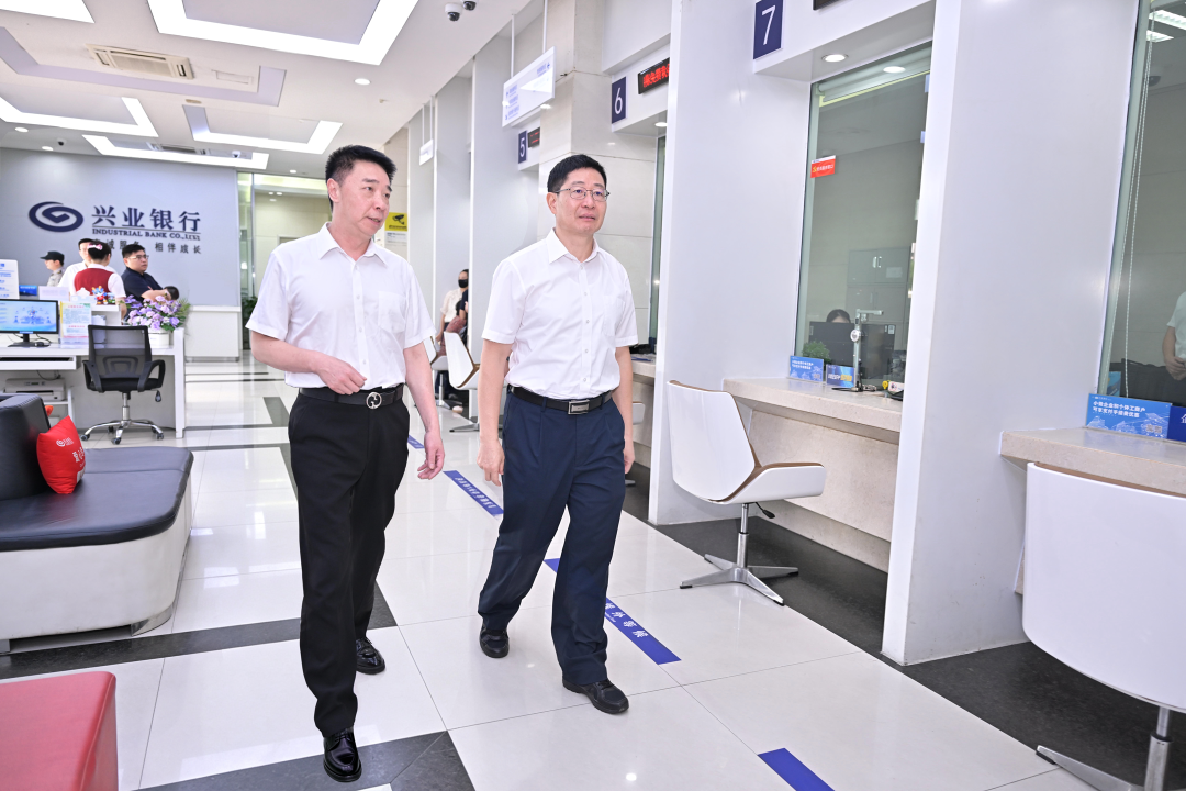 兰文走访金融机构